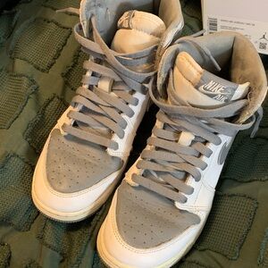 Womens Air Jordan 1 Mid SE Size 8